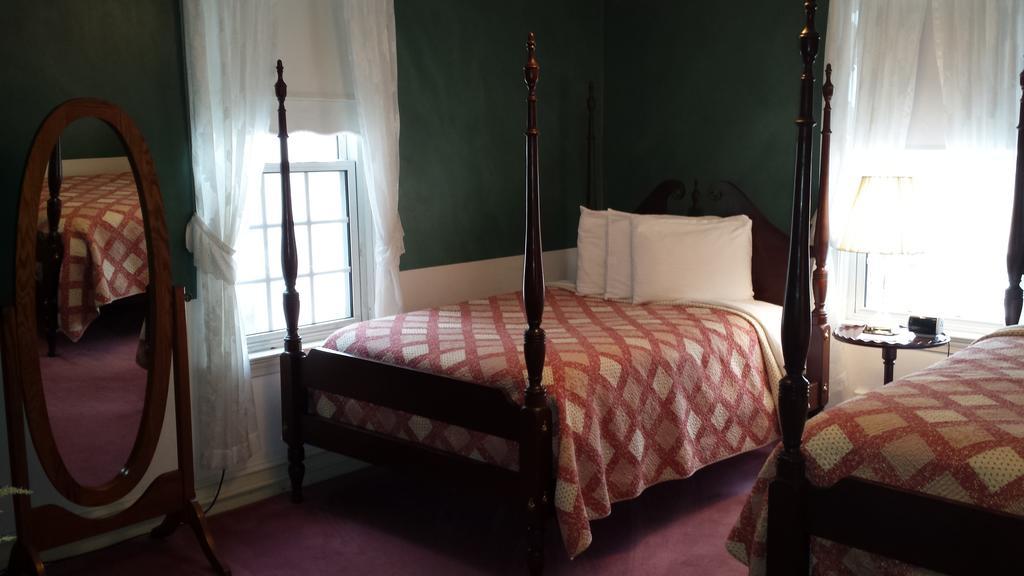 The Country Inn Of เบิร์กลีย์สปริงส์ ห้อง รูปภาพ