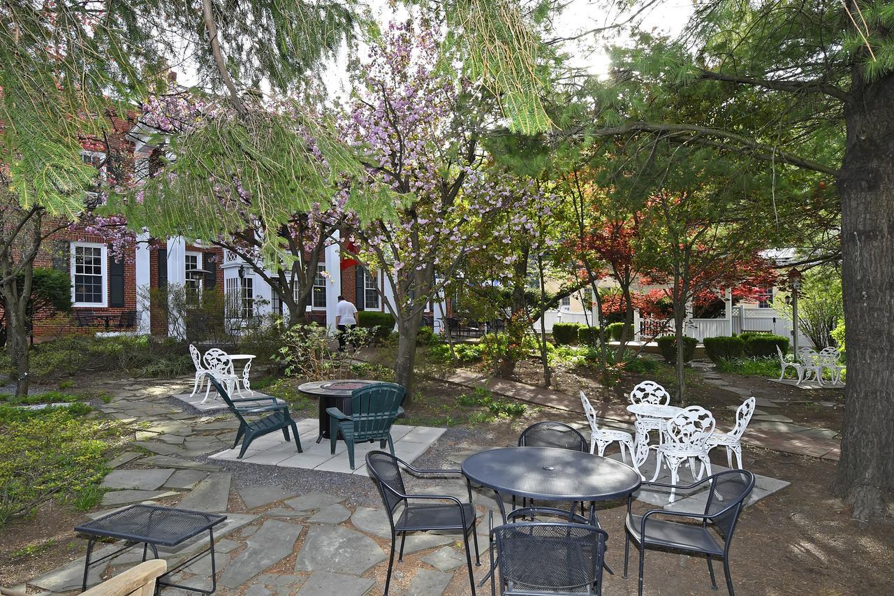 The Country Inn Of เบิร์กลีย์สปริงส์ ภายนอก รูปภาพ